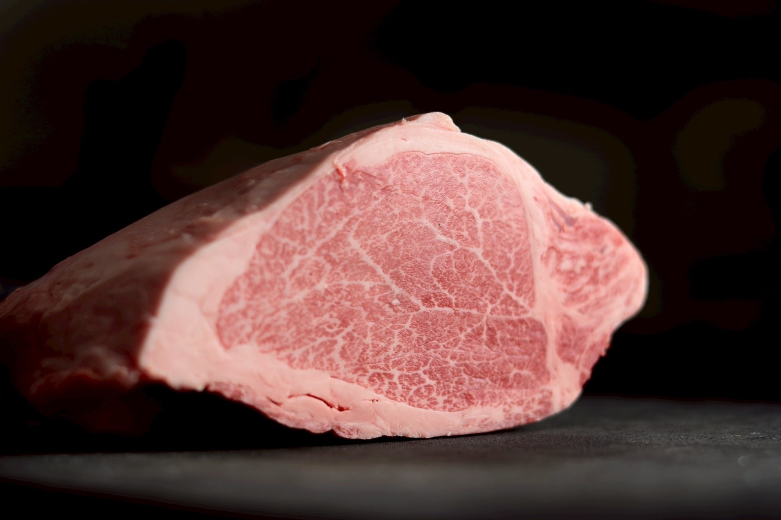 仕入れた牛肉の塊